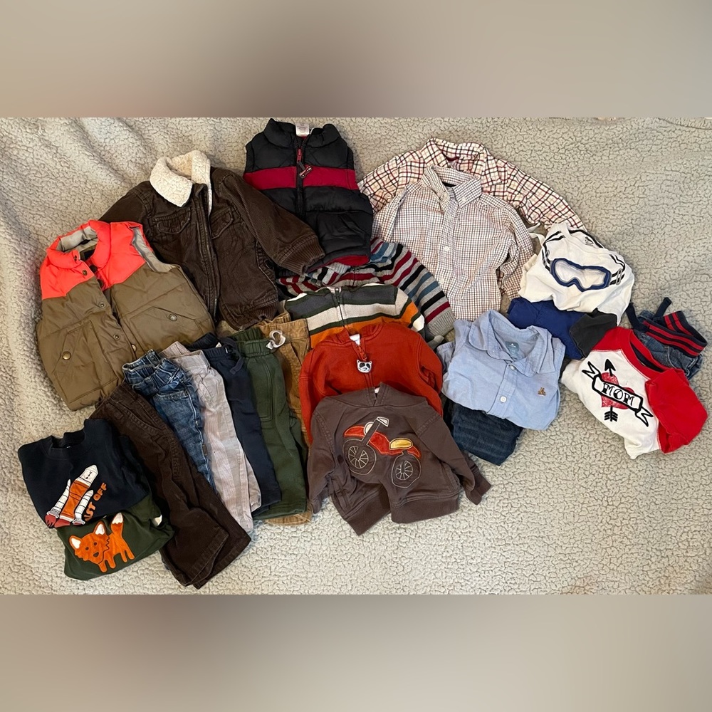 Bundle of baby clothes size 6–12 months.